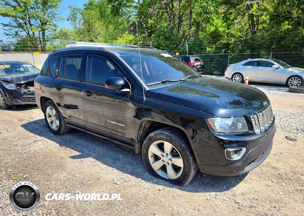 2016 Jeep Compass Latitude VIN:1C4NJDEB4GD723874 - 4