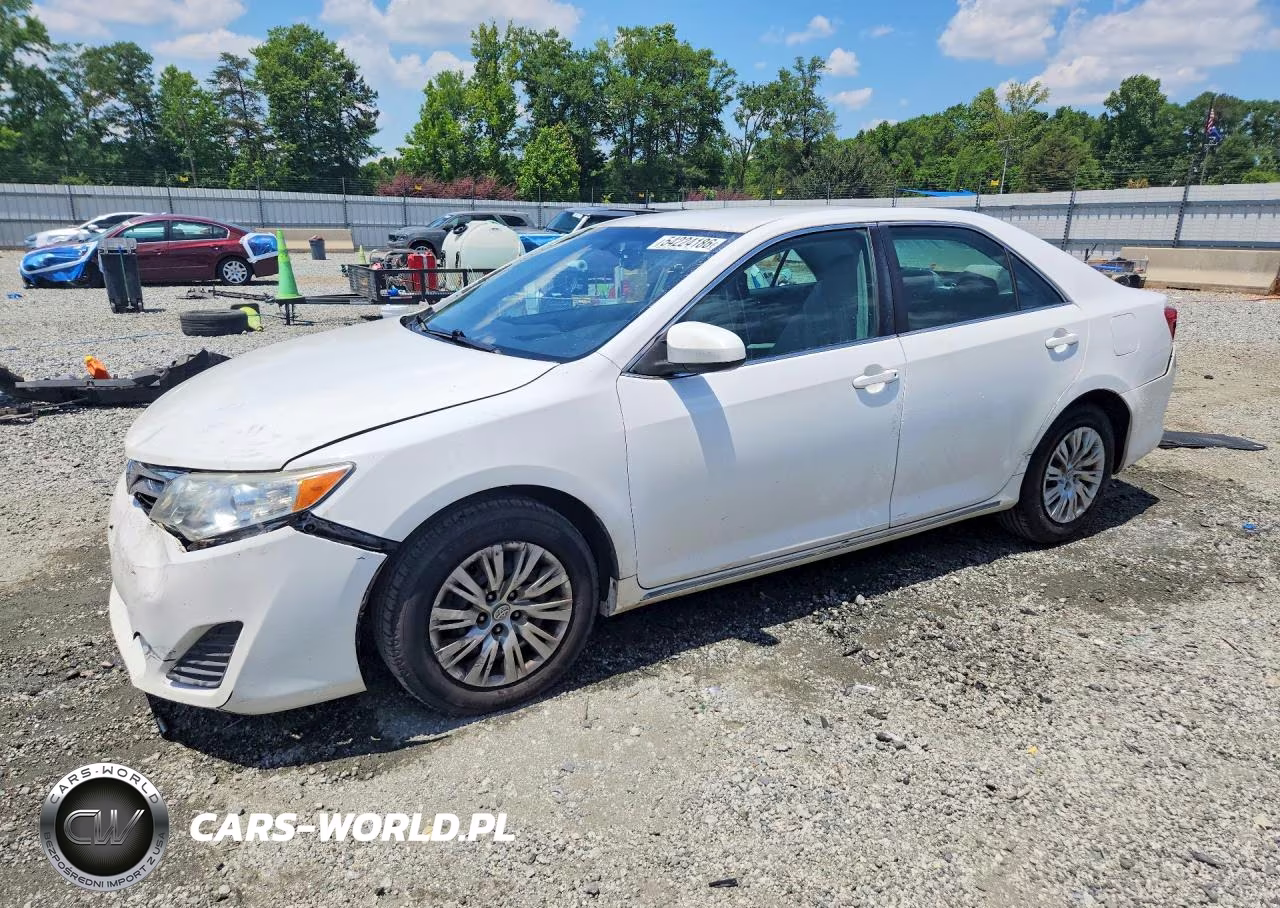 2014 Toyota Camry Le – zdjęcie 1 z 12