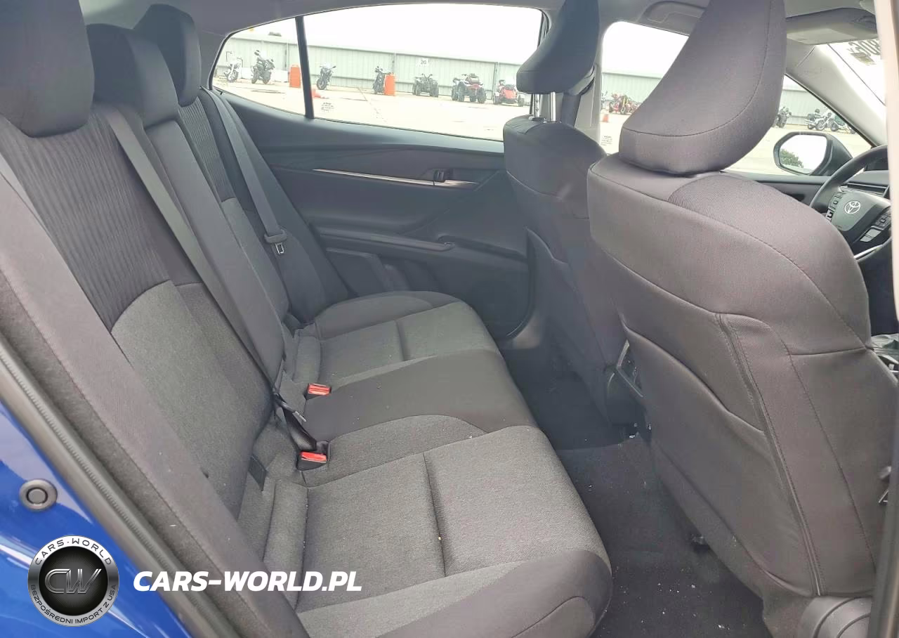 2025 Toyota Camry Le VIN:4T1DAACK1SU179075 - 10