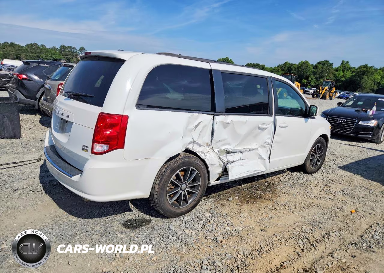 2019 Dodge Grand Caravan Gt VIN:2C4RDGEG9KR579587 - 3