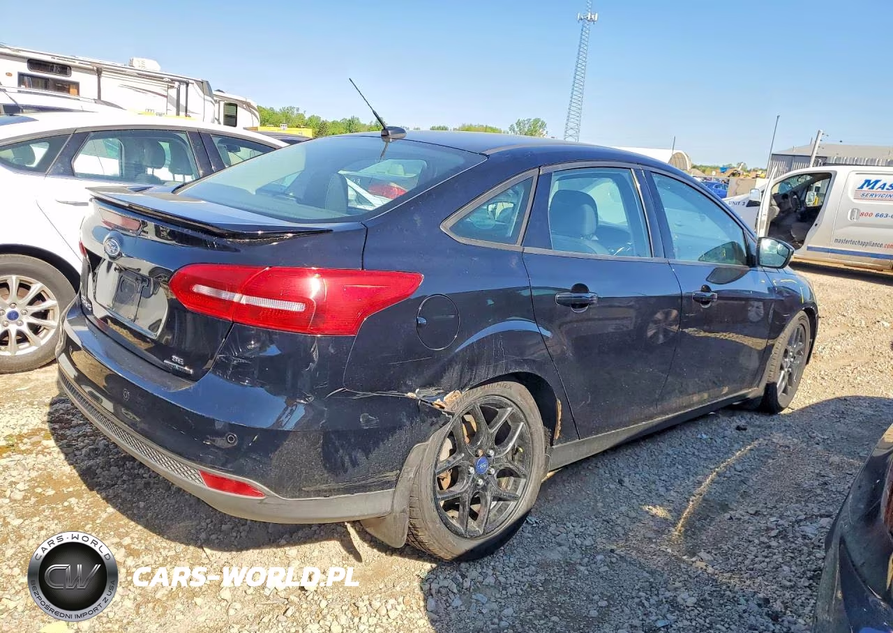 2016 Ford Focus Se VIN:1FADP3F29GL239777 - 3