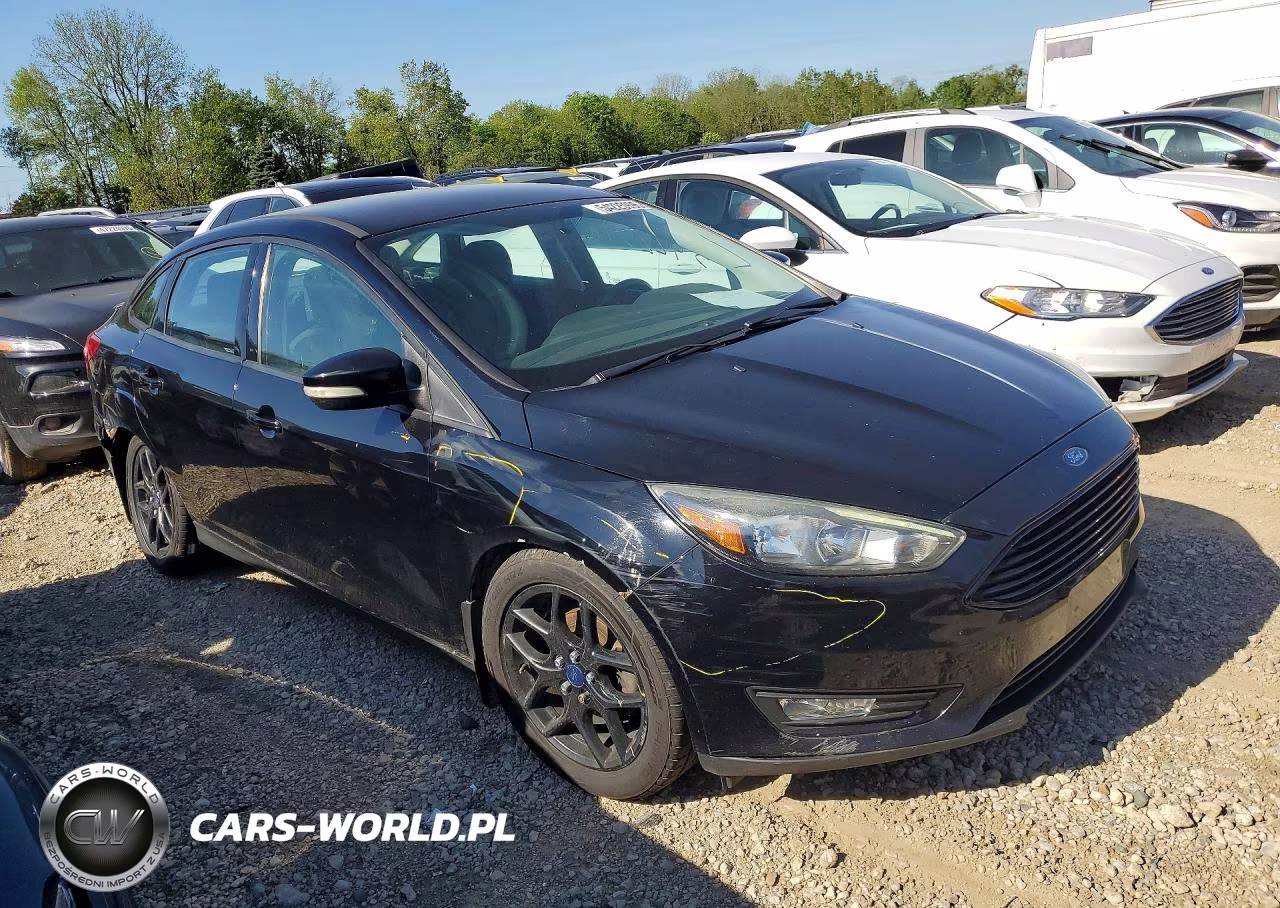2016 Ford Focus Se VIN:1FADP3F29GL239777 - 4