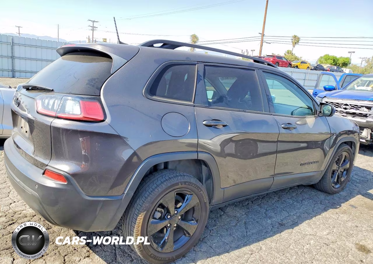 2020 Jeep Cherokee Latitude Plus VIN:1C4PJLLB6LD556725 - 3