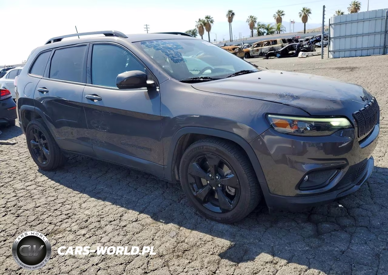 2020 Jeep Cherokee Latitude Plus VIN:1C4PJLLB6LD556725 - 4