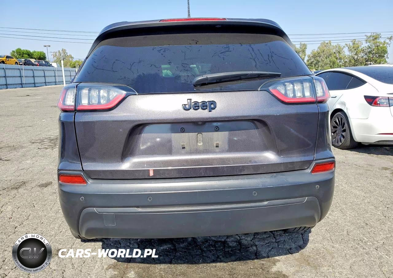 2020 Jeep Cherokee Latitude Plus VIN:1C4PJLLB6LD556725 - 6