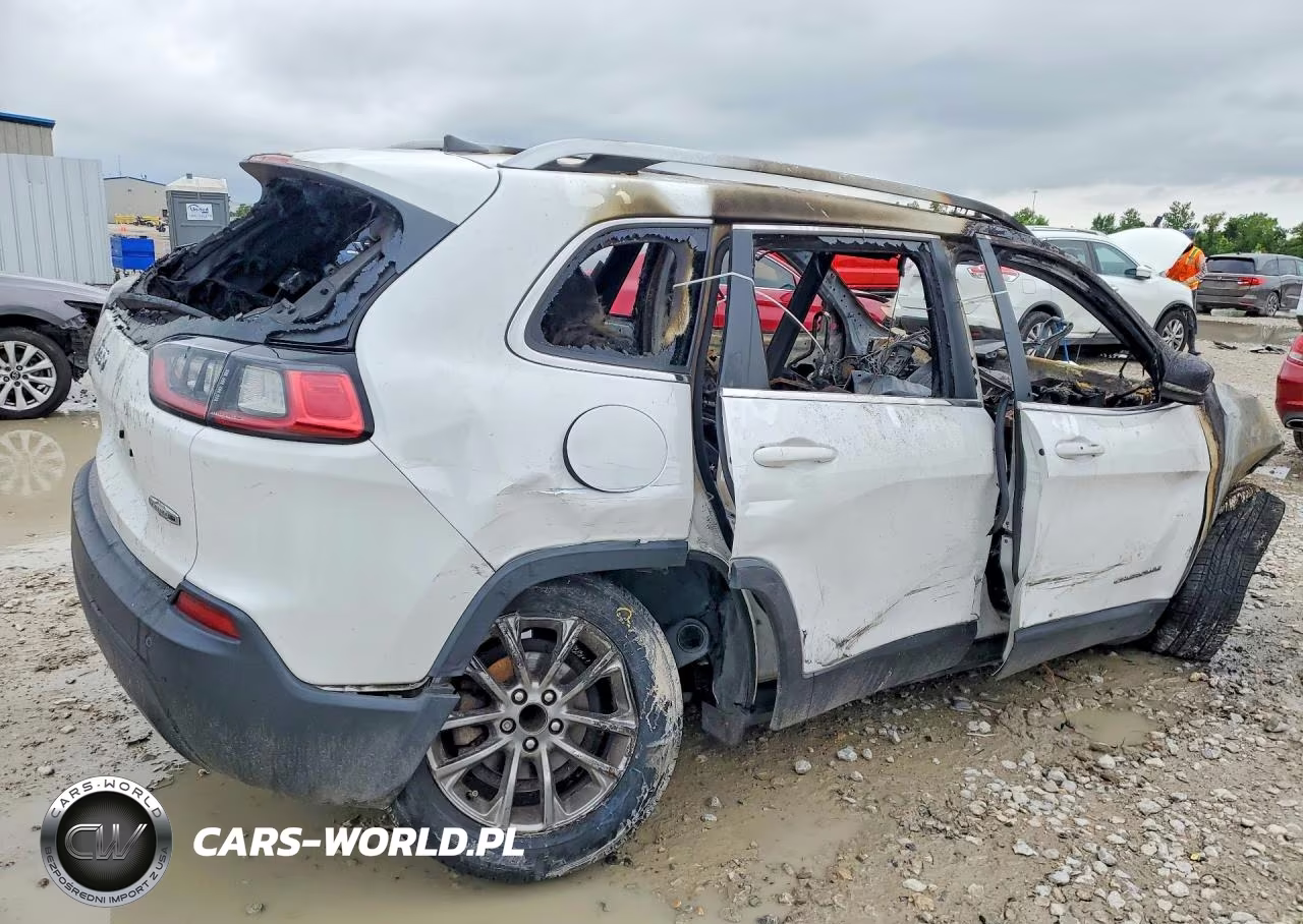 2020 Jeep Cherokee Latitude Plus VIN:1C4PJLLB5LD570986 - 3