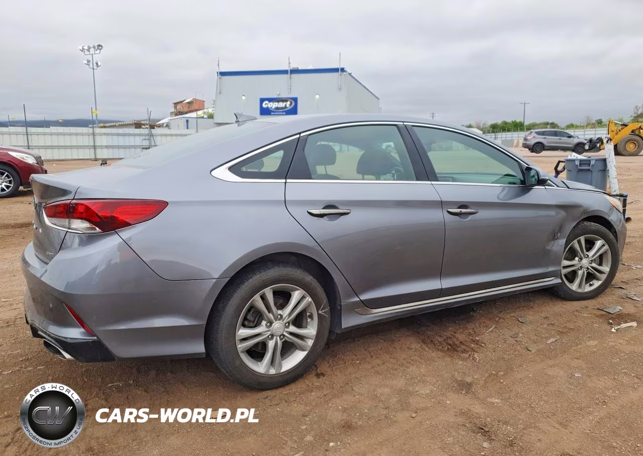 2018 Hyundai Sonata Sport VIN:5NPE34AF9JH690178 - 3