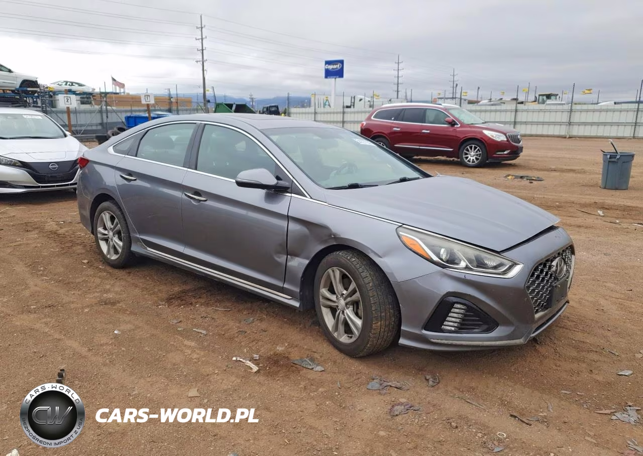 2018 Hyundai Sonata Sport VIN:5NPE34AF9JH690178 - 4