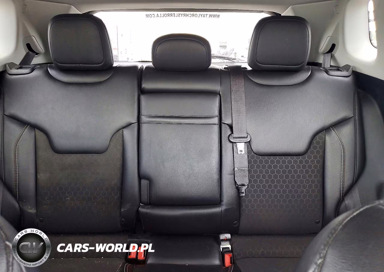 2018 Jeep Compass Latitude VIN:3C4NJDBB0JT223555 - 10