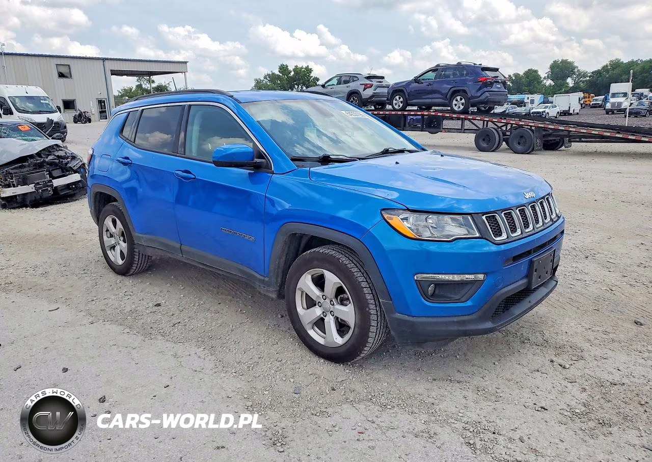 2018 Jeep Compass Latitude VIN:3C4NJDBB0JT223555 - 4