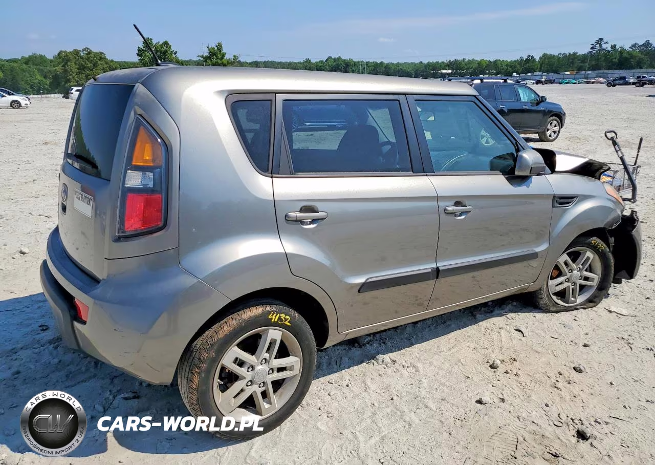 2011 Kia Soul + VIN:KNDJT2A22B7340462 - 3