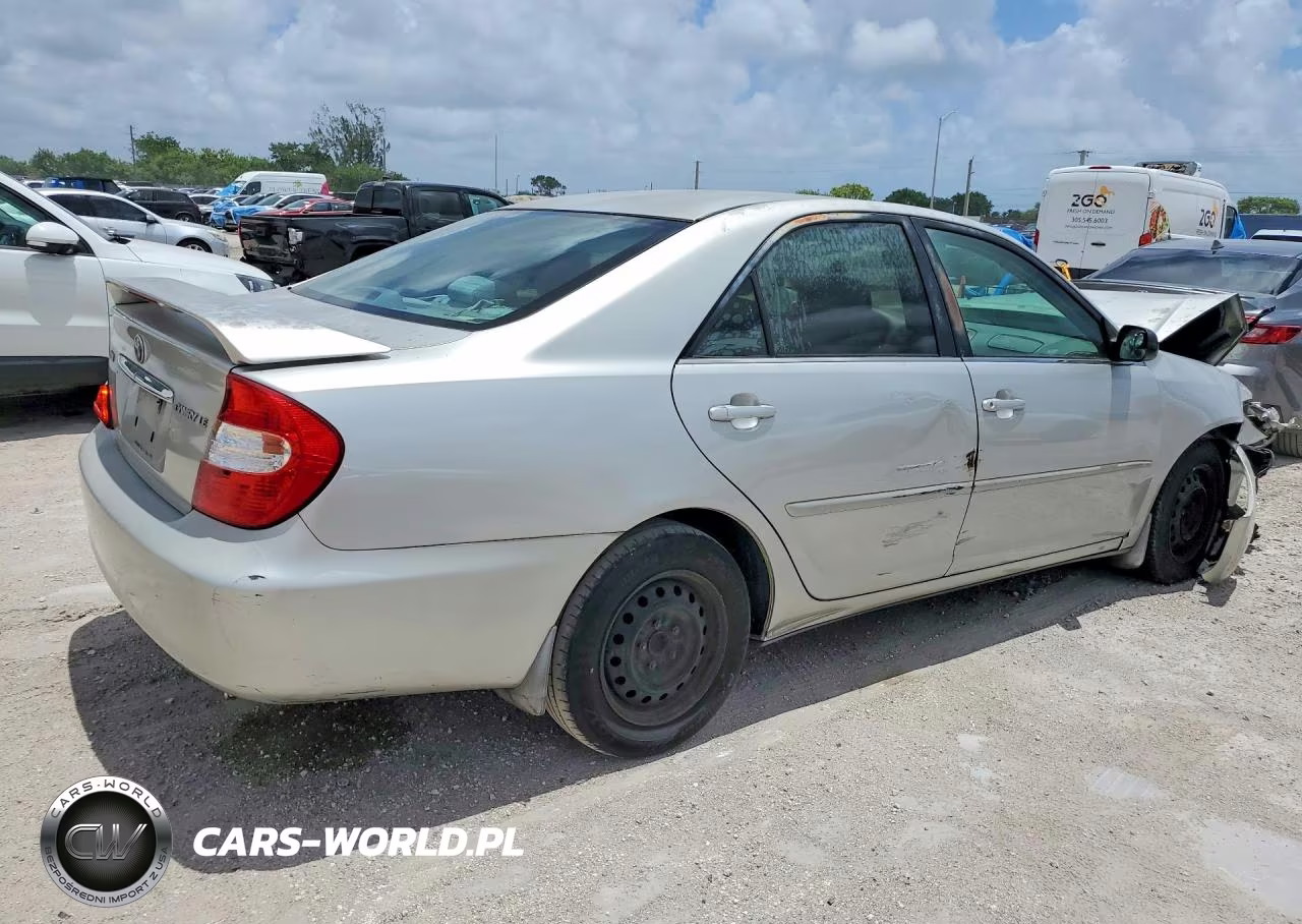 2004 Toyota Camry Le VIN:4T1BE32K04U888947 - 3