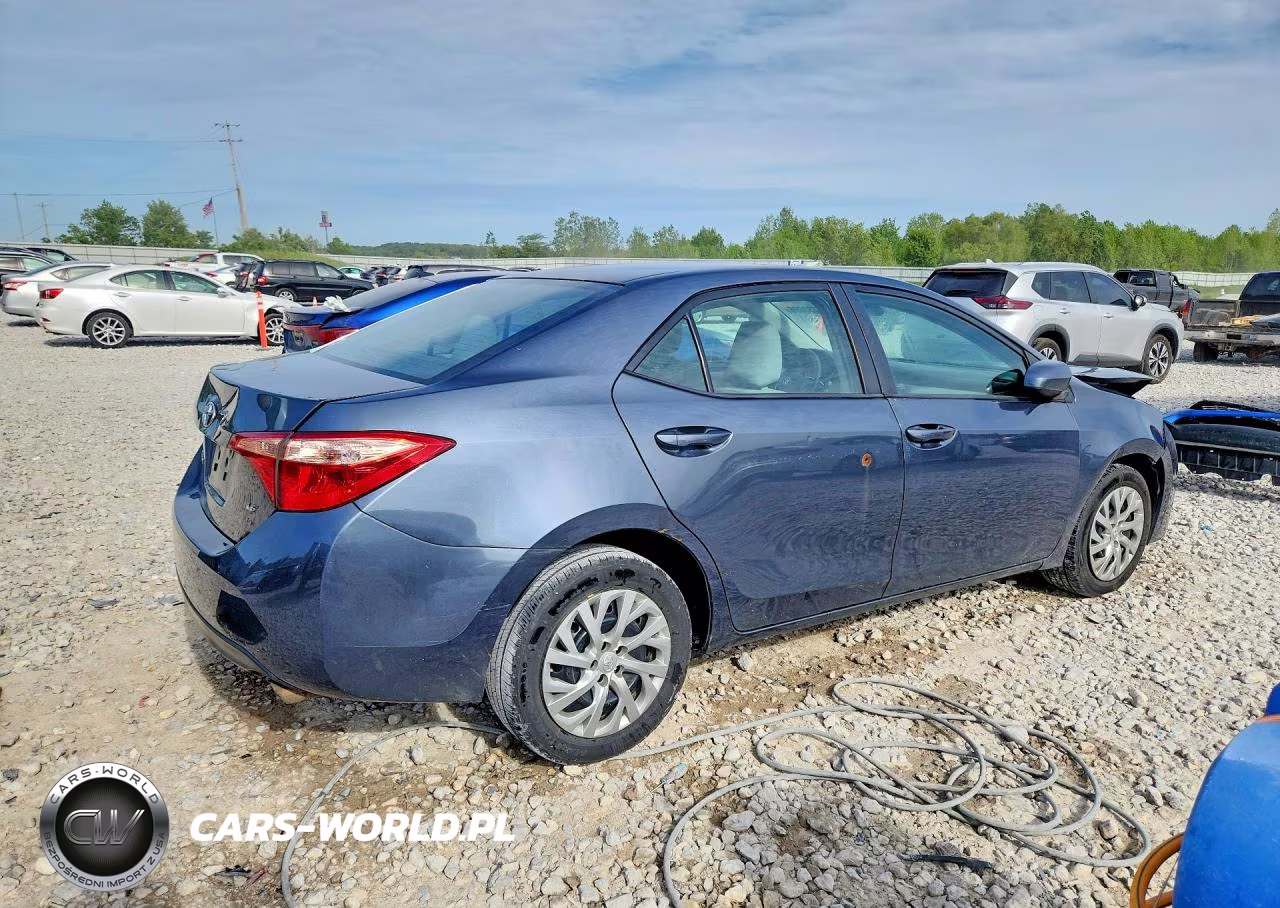 2018 Toyota Corolla Le VIN:2T1BURHE9JC121859 - 3