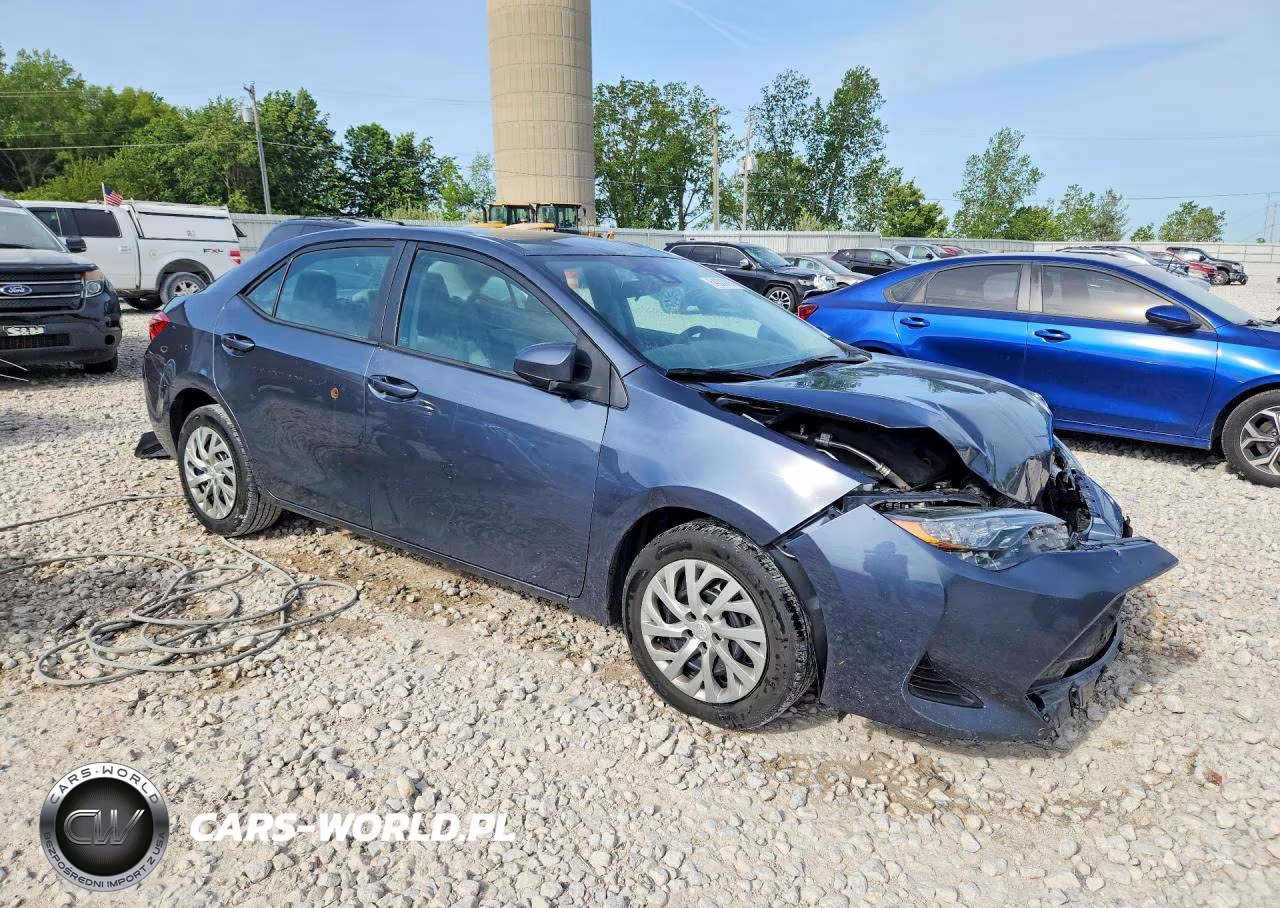 2018 Toyota Corolla Le VIN:2T1BURHE9JC121859 - 4