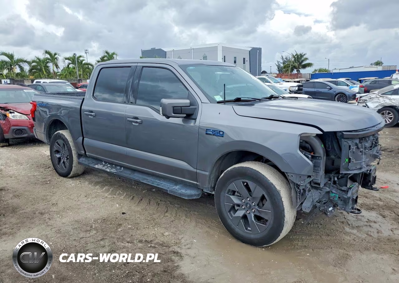 2024 Ford F150 Lightning Lariat VIN:1FT6W5L73RWG13125 - 4