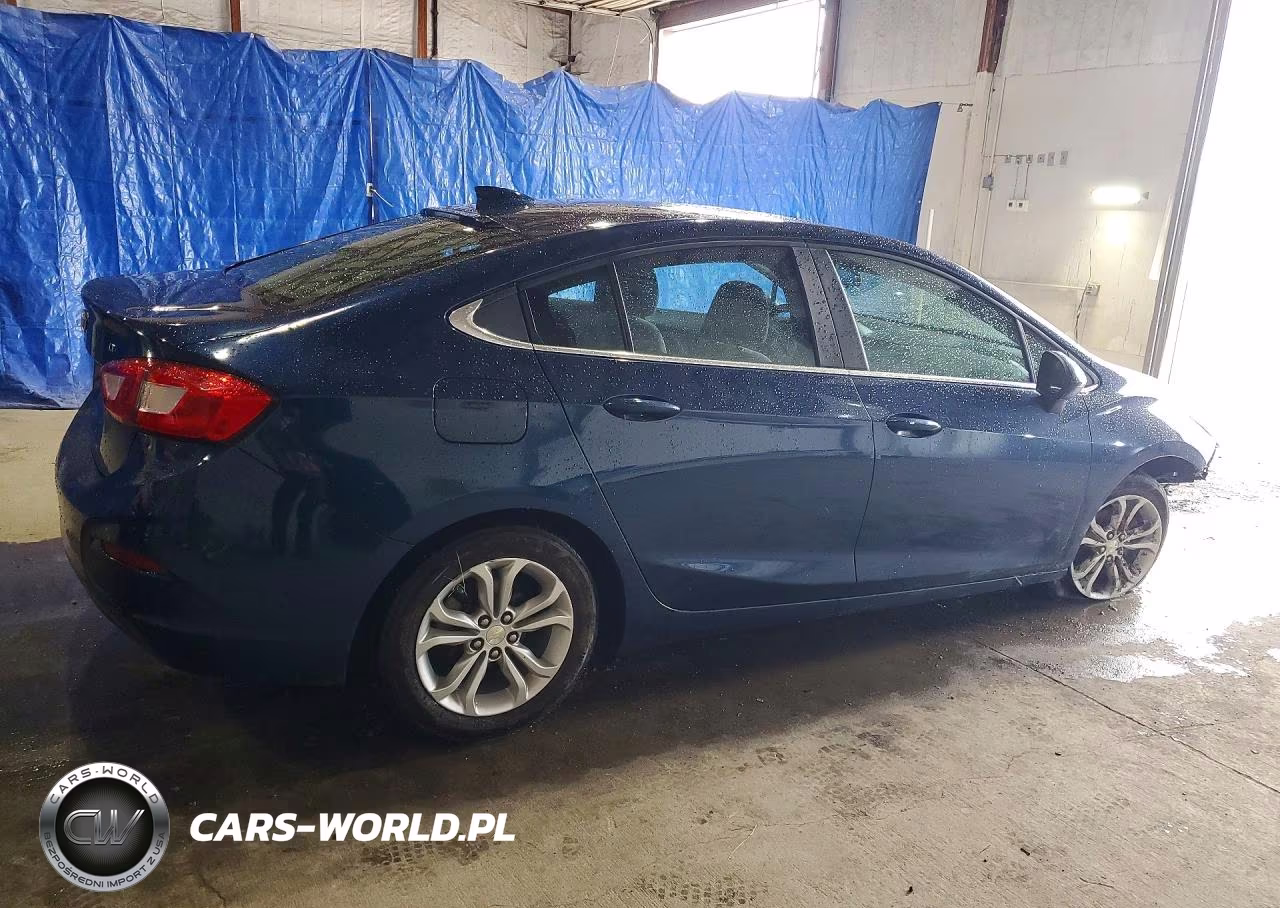 2019 Chevrolet Cruze Lt VIN:1G1BE5SM4K7135766 - 3