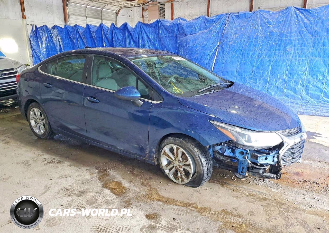 2019 Chevrolet Cruze Lt VIN:1G1BE5SM4K7135766 - 4