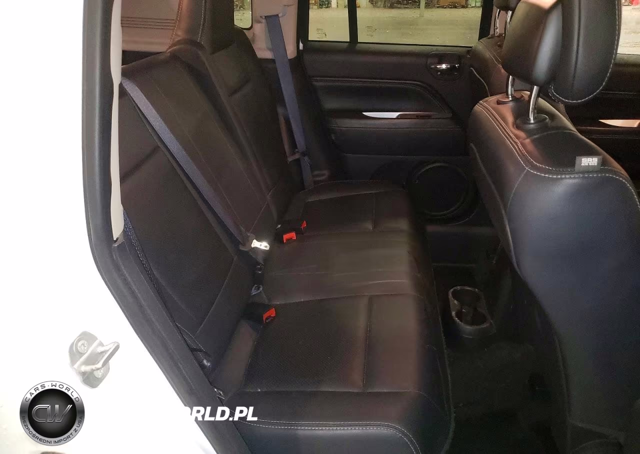 2015 Jeep Compass Latitude VIN:1C4NJDEB7FD292655 - 11