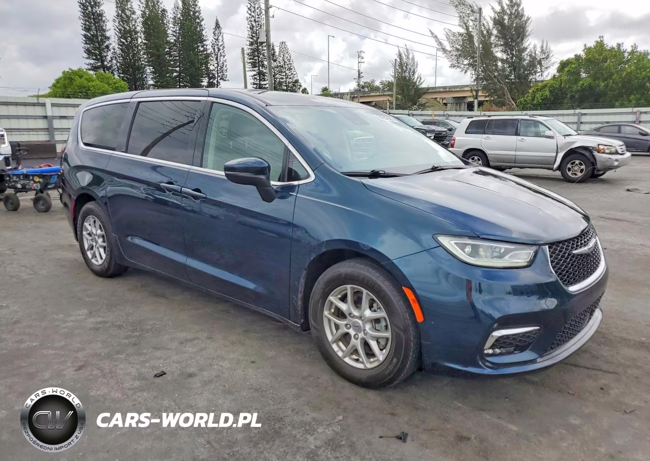 2023 Chrysler Pacifica Touring L VIN:2C4RC1BG7PR533817 - 4