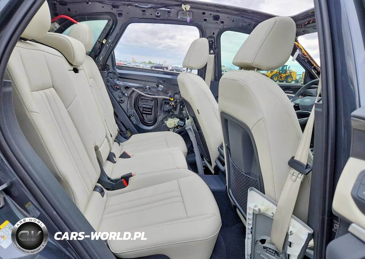 2025 Audi Q5 Premium Plus VIN:WA12AAGU0S2118670 - 11