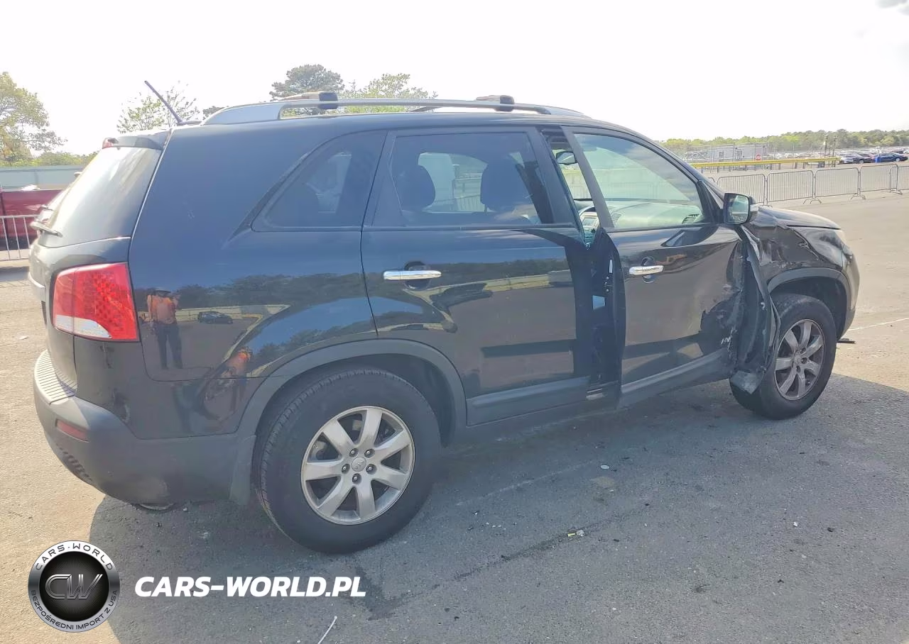 2013 Kia Sorento Lx VIN:5XYKTCA60DG336915 - 3