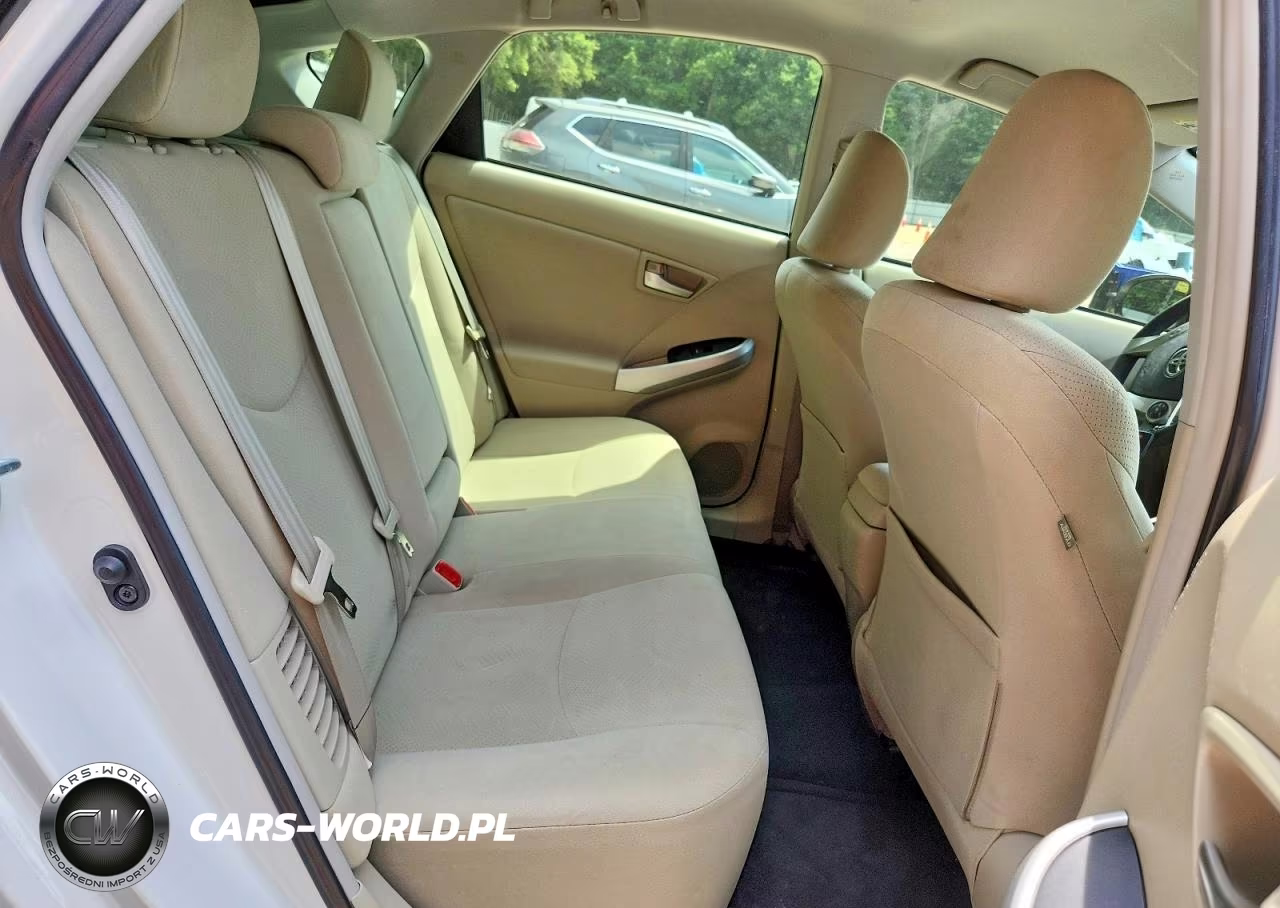 2013 Toyota Prius Three VIN:JTDKN3DU5D5630923 - 10