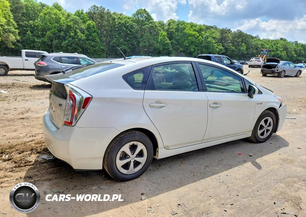 2013 Toyota Prius Three VIN:JTDKN3DU5D5630923 - 3