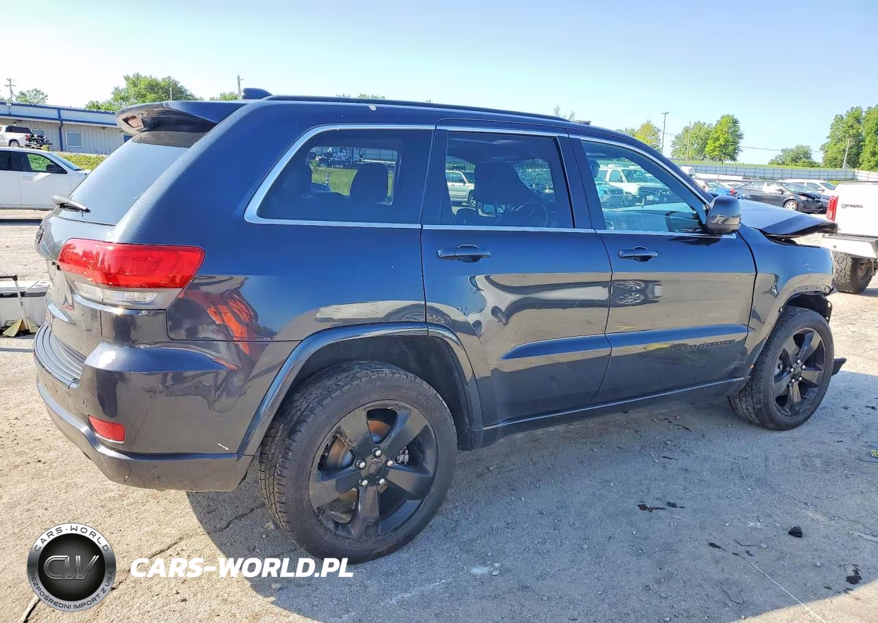 2015 Jeep Grand Cherokee Laredo VIN:1C4RJFAG3FC706065 - 3