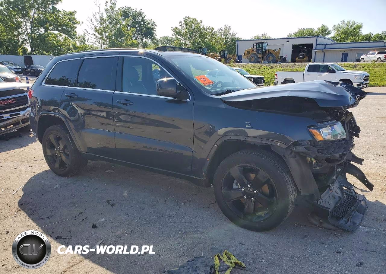 2015 Jeep Grand Cherokee Laredo VIN:1C4RJFAG3FC706065 - 4