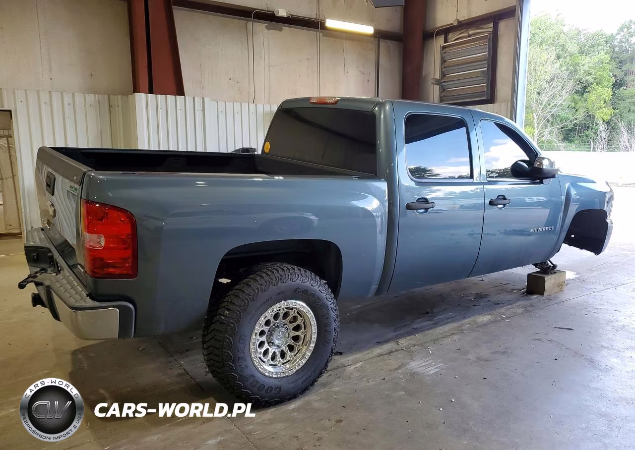 2011 Chevrolet Silverado VIN:3GCPCREA0BG275622 - 3
