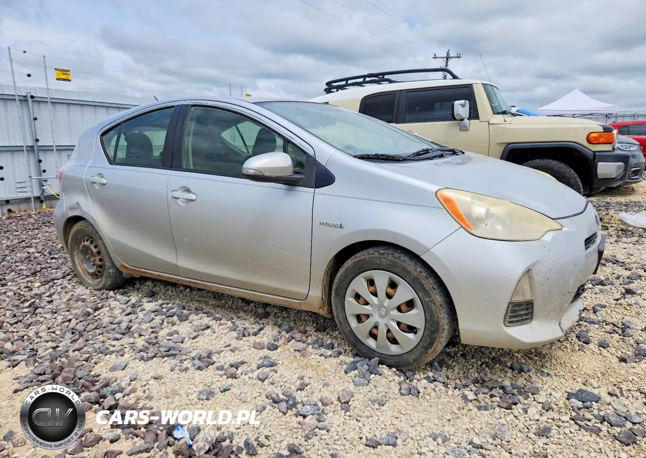 2012 Toyota Prius C Two VIN:JTDKDTB35C1023035 - 4