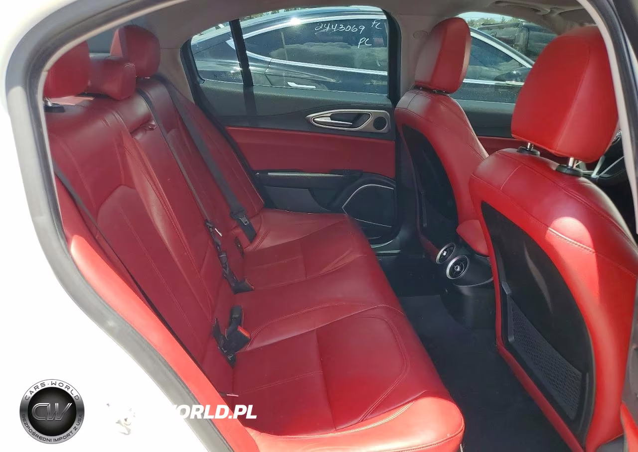 2017 Alfa Romeo Giulia Q4 VIN:ZARFAEDN2H7532756 - 10
