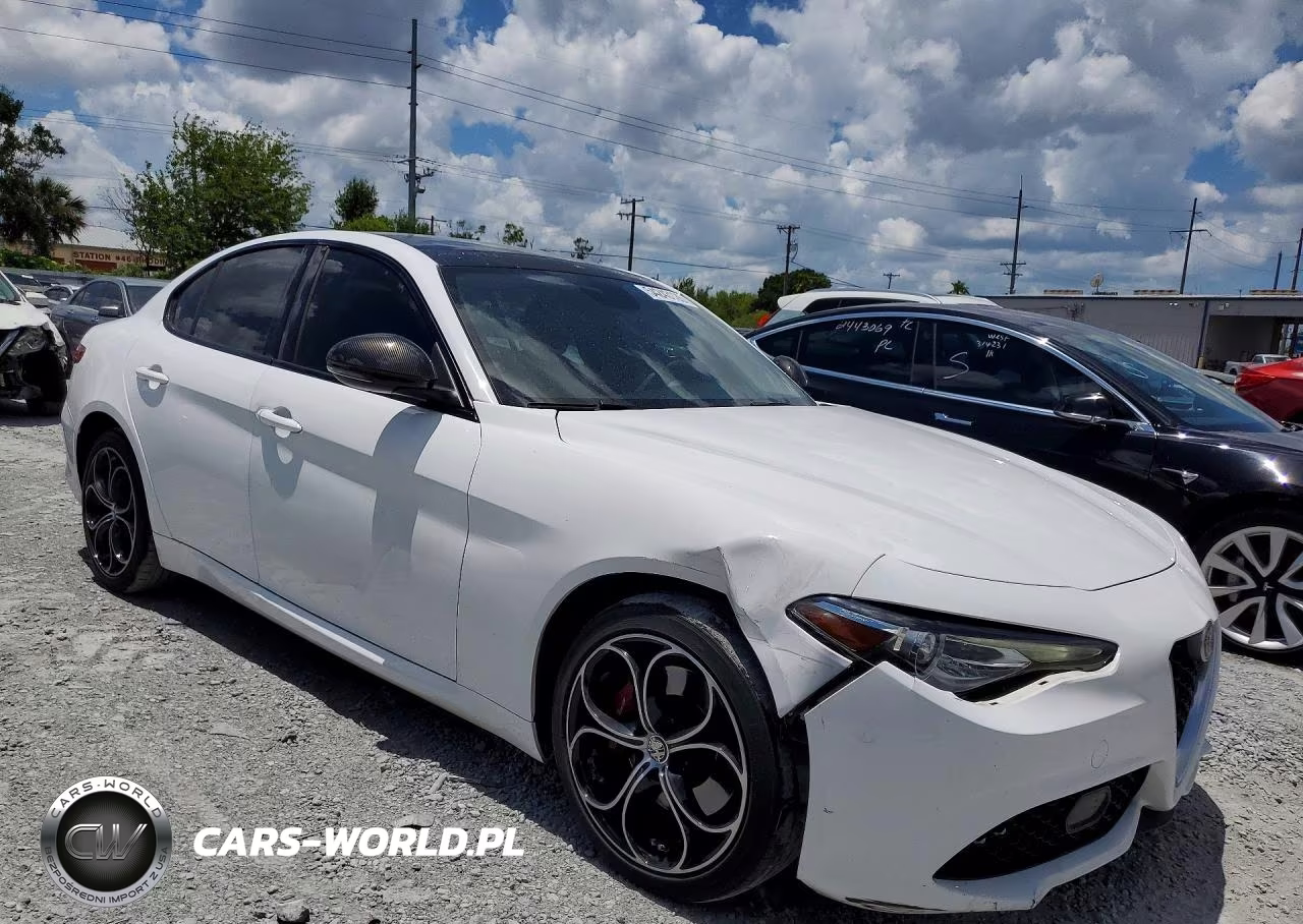2017 Alfa Romeo Giulia Q4 VIN:ZARFAEDN2H7532756 - 4