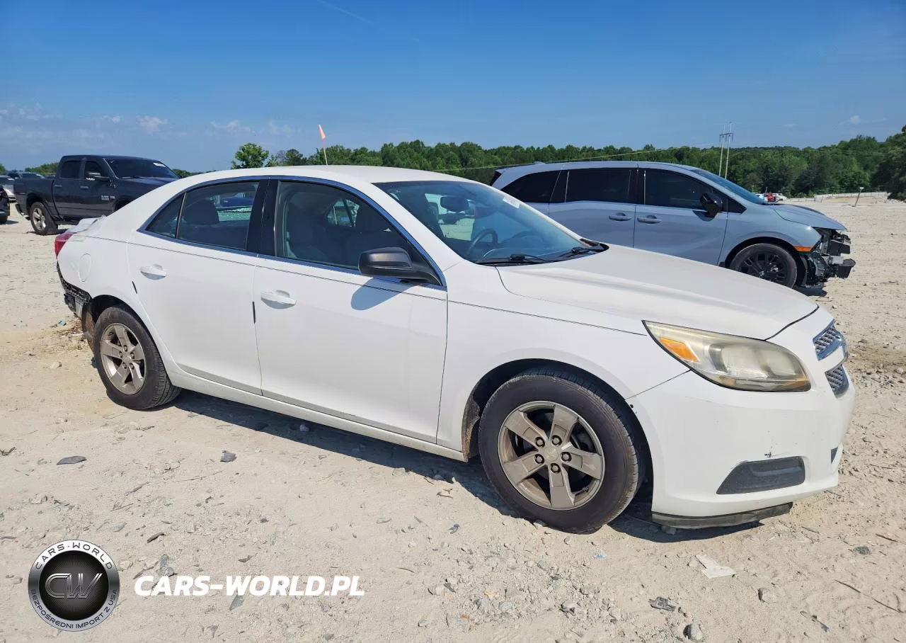 2013 Chevrolet Malibu Ls VIN:1G11B5SA5DF134192 - 4