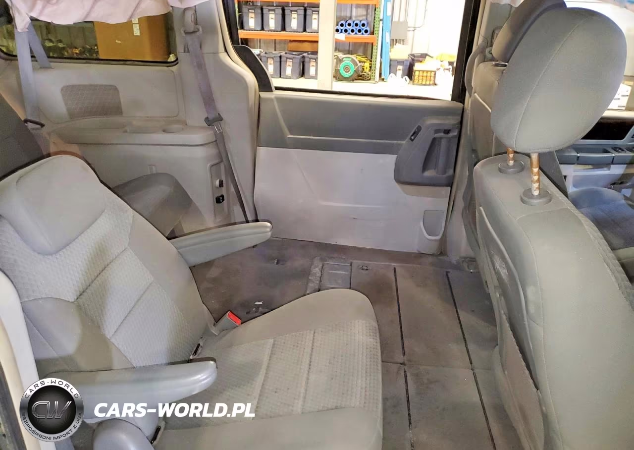 2010 Chrysler Town & Country Touring VIN:2A4RR5D17AR236319 - 11