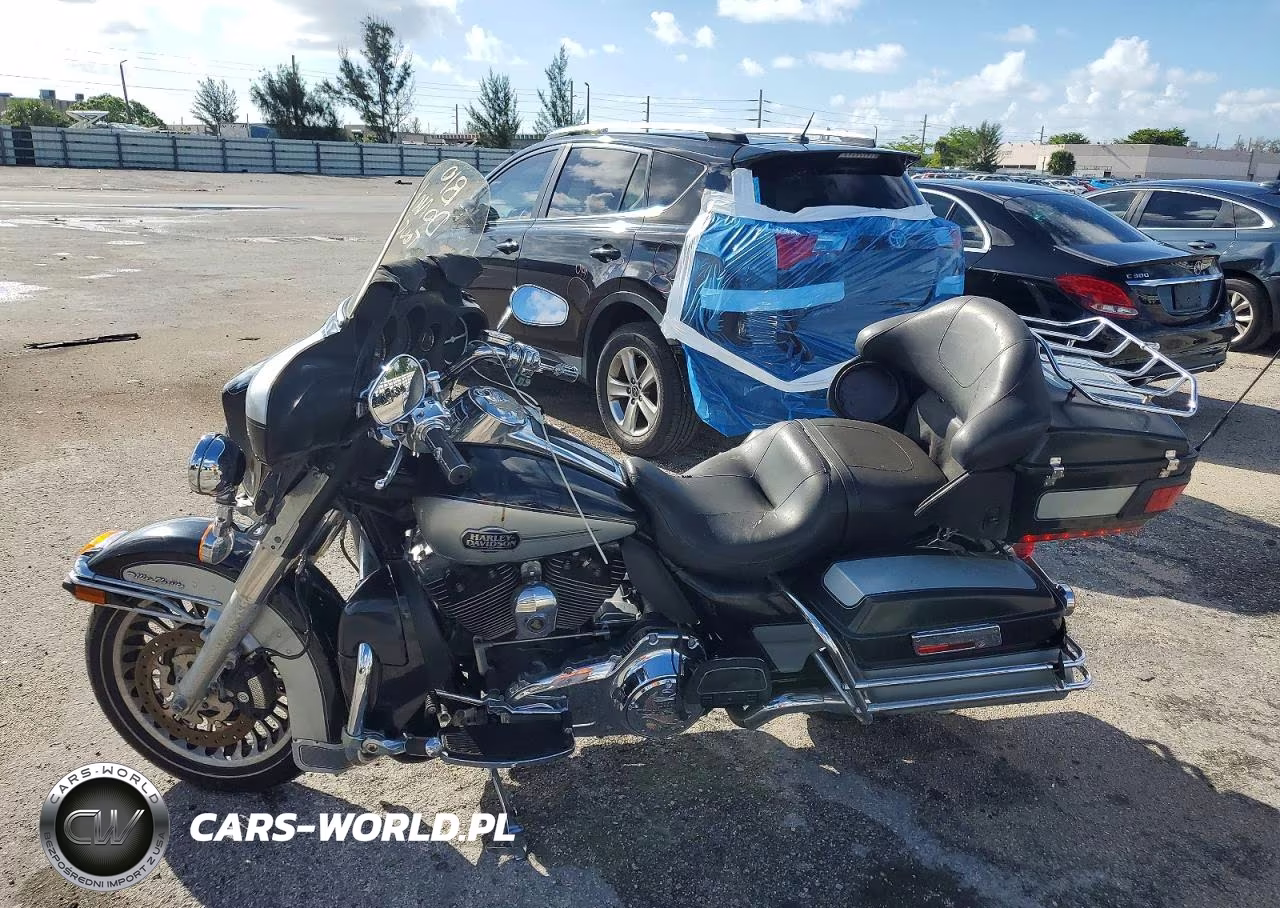 2013 Harley-Davidson Flhtcu Ultra Classic Electra Glide VIN:1HD1FCM11DB625619 - 3