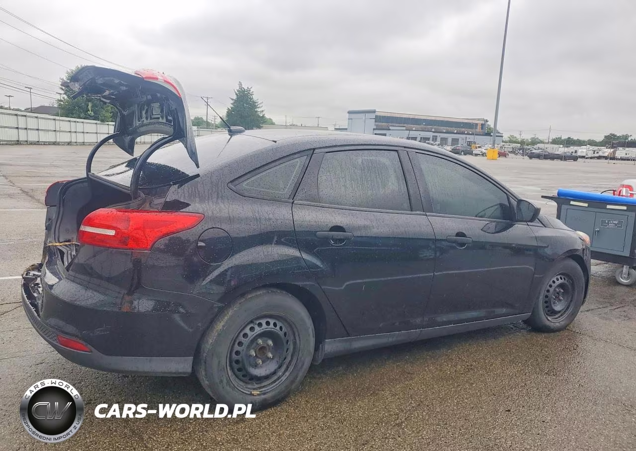 2016 Ford Focus S VIN:1FADP3E26GL229466 - 3