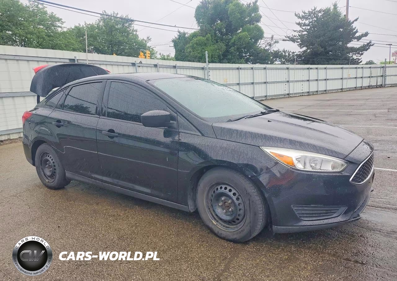 2016 Ford Focus S VIN:1FADP3E26GL229466 - 4