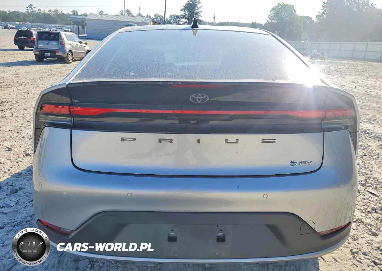 2026 Toyota Prius Le VIN:JTDACAAU2T3077362 - 6