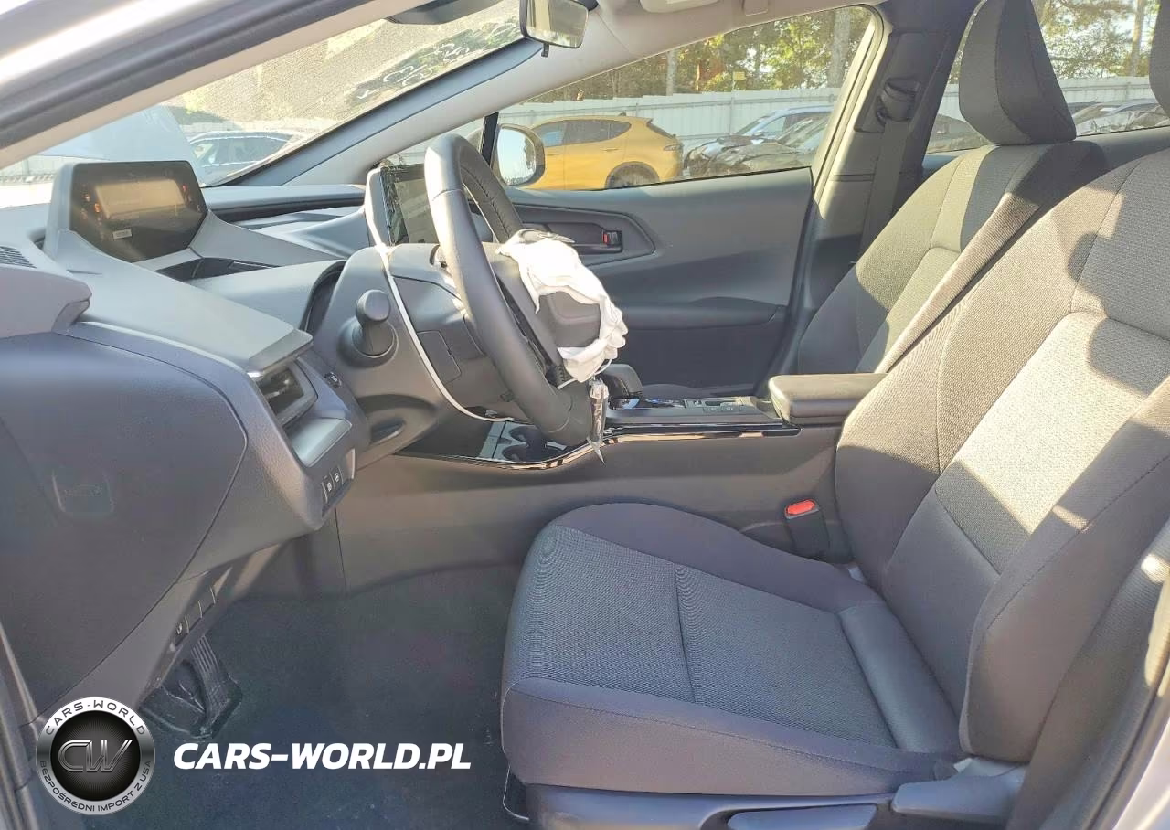 2026 Toyota Prius Le VIN:JTDACAAU2T3077362 - 7