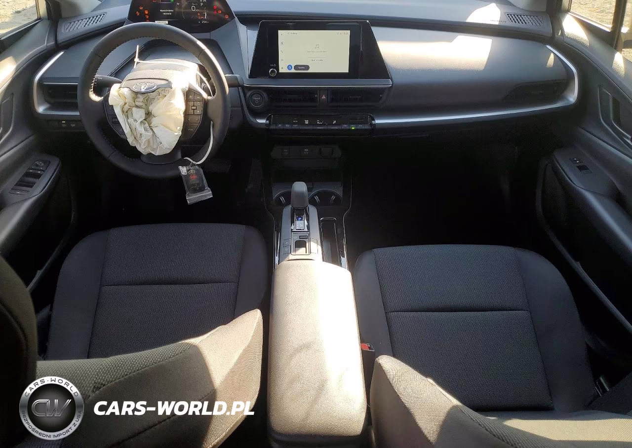 2026 Toyota Prius Le VIN:JTDACAAU2T3077362 - 8