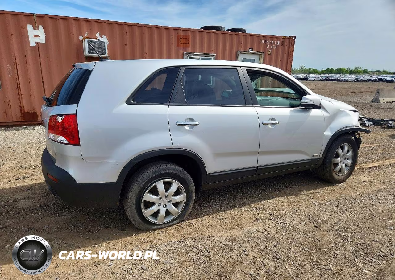 2011 Kia Sorento Lx VIN:5XYKTCA16BG010649 - 3