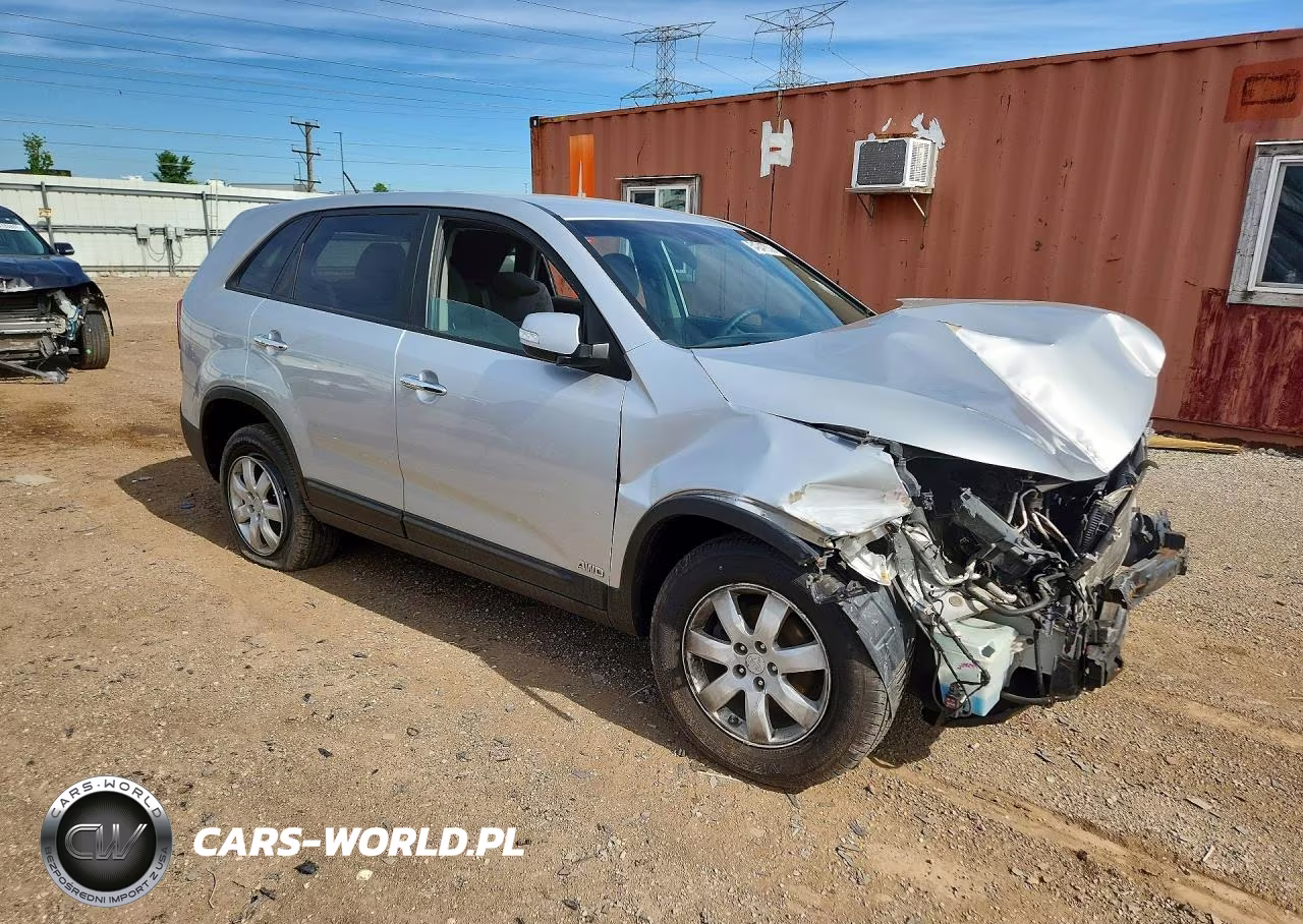 2011 Kia Sorento Lx VIN:5XYKTCA16BG010649 - 4