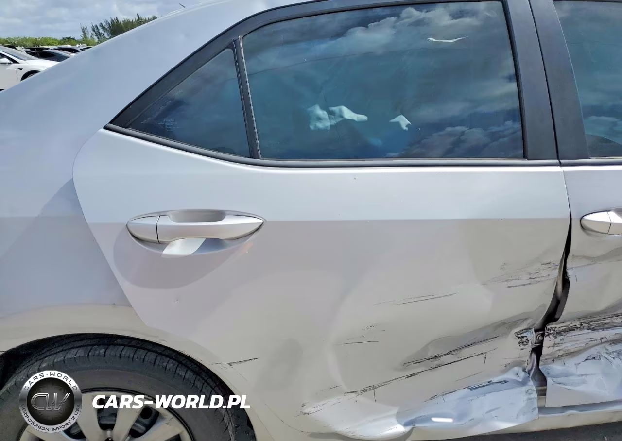 2015 Toyota Corolla VIN:2T1BURHE5FC362700 - 10