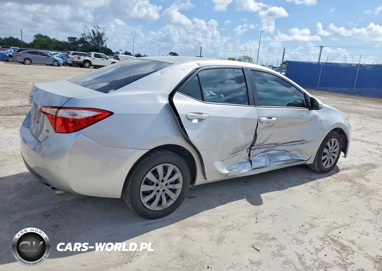 2015 Toyota Corolla VIN:2T1BURHE5FC362700 - 3