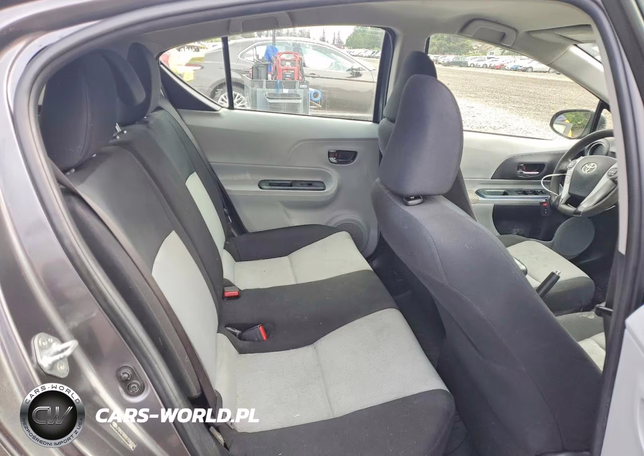2012 Toyota Prius C Three VIN:JTDKDTB32C1520379 - 10