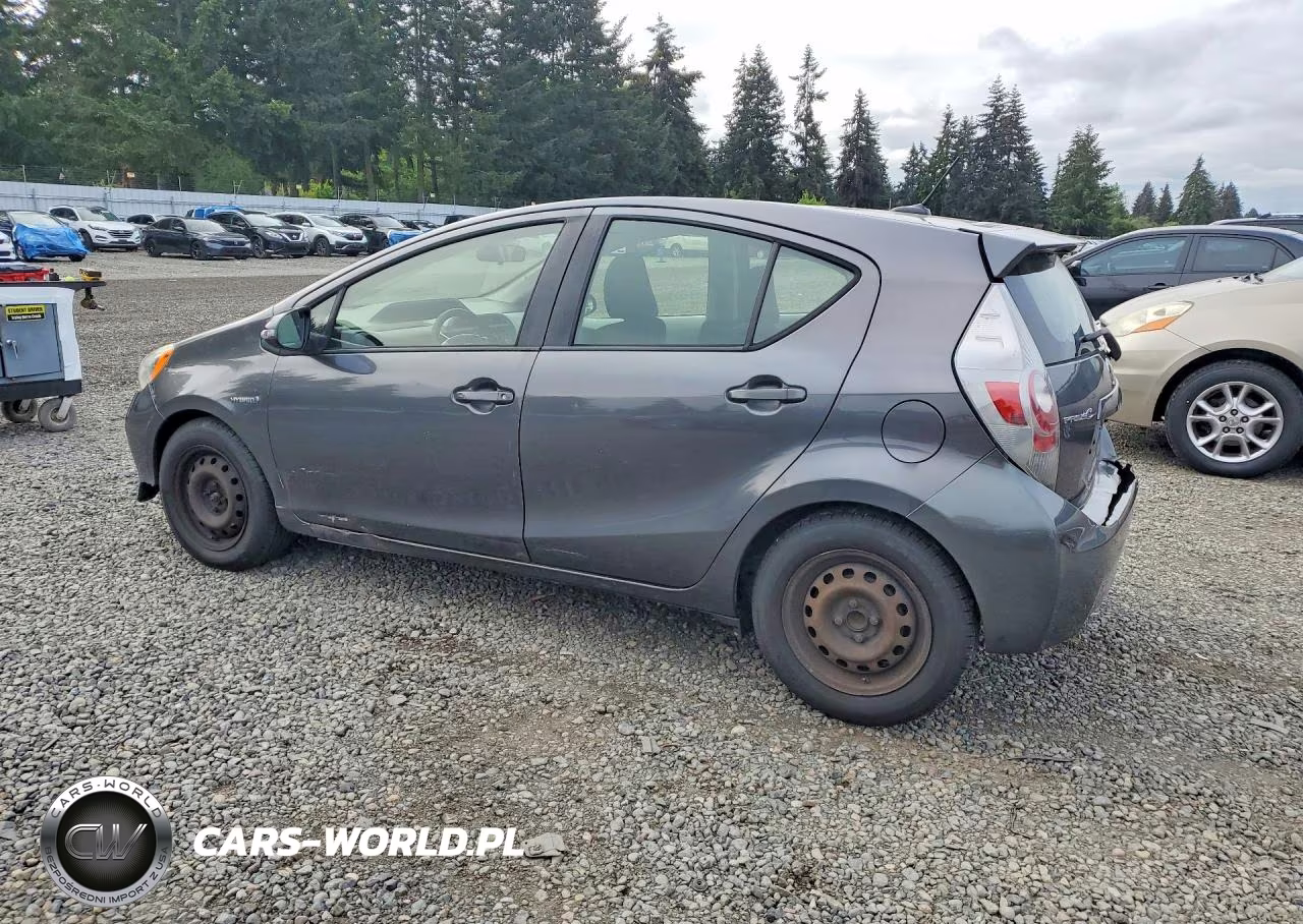 2012 Toyota Prius C Three VIN:JTDKDTB32C1520379 - 2