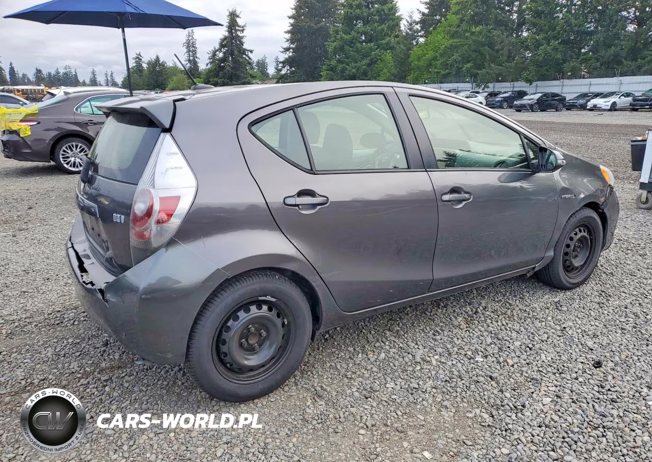 2012 Toyota Prius C Three VIN:JTDKDTB32C1520379 - 3