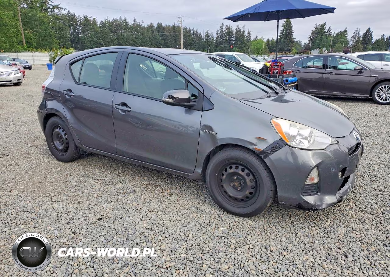 2012 Toyota Prius C Three VIN:JTDKDTB32C1520379 - 4