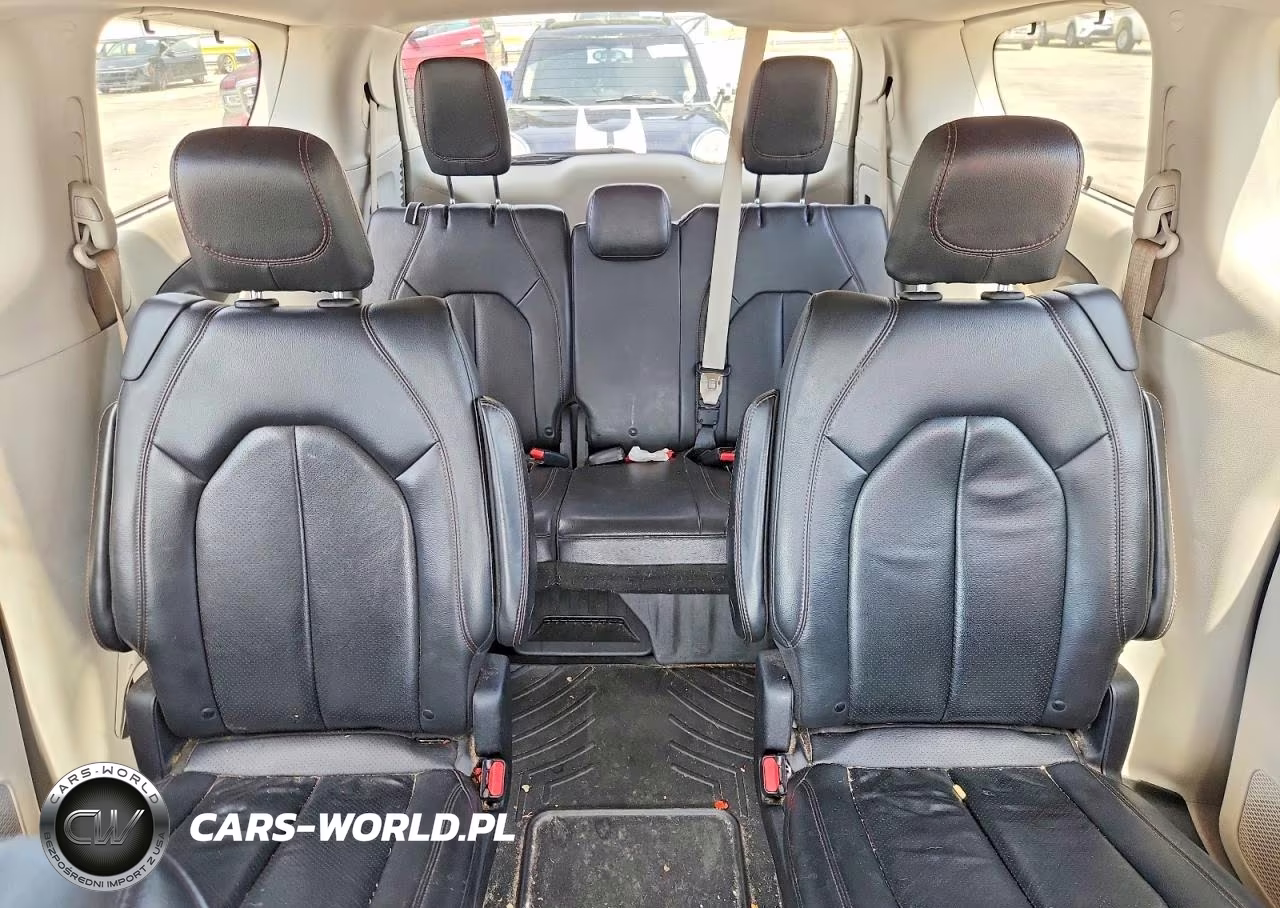 2019 Chrysler Pacifica Touring L VIN:2C4RC1BG1KR731849 - 10